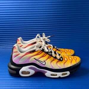 Size 8- Men’s Nike Air Max Plus Tn Laser Orange Fuchsia Glow White CZ1651-800